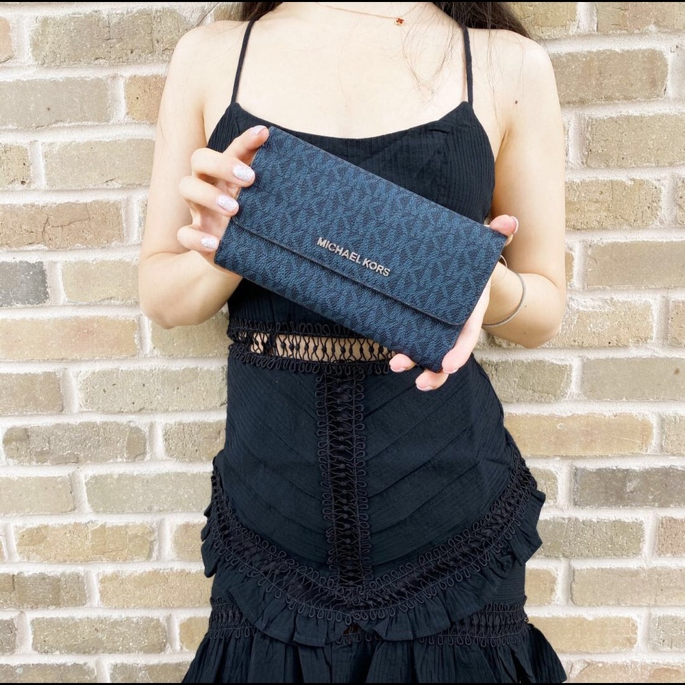 GabyBags👜💕-NWT Michael Kors Trifold Wallet - Picture 1 of 3
